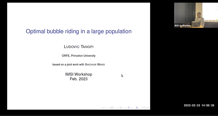 Optimal bubble riding in a large population Thumbnail